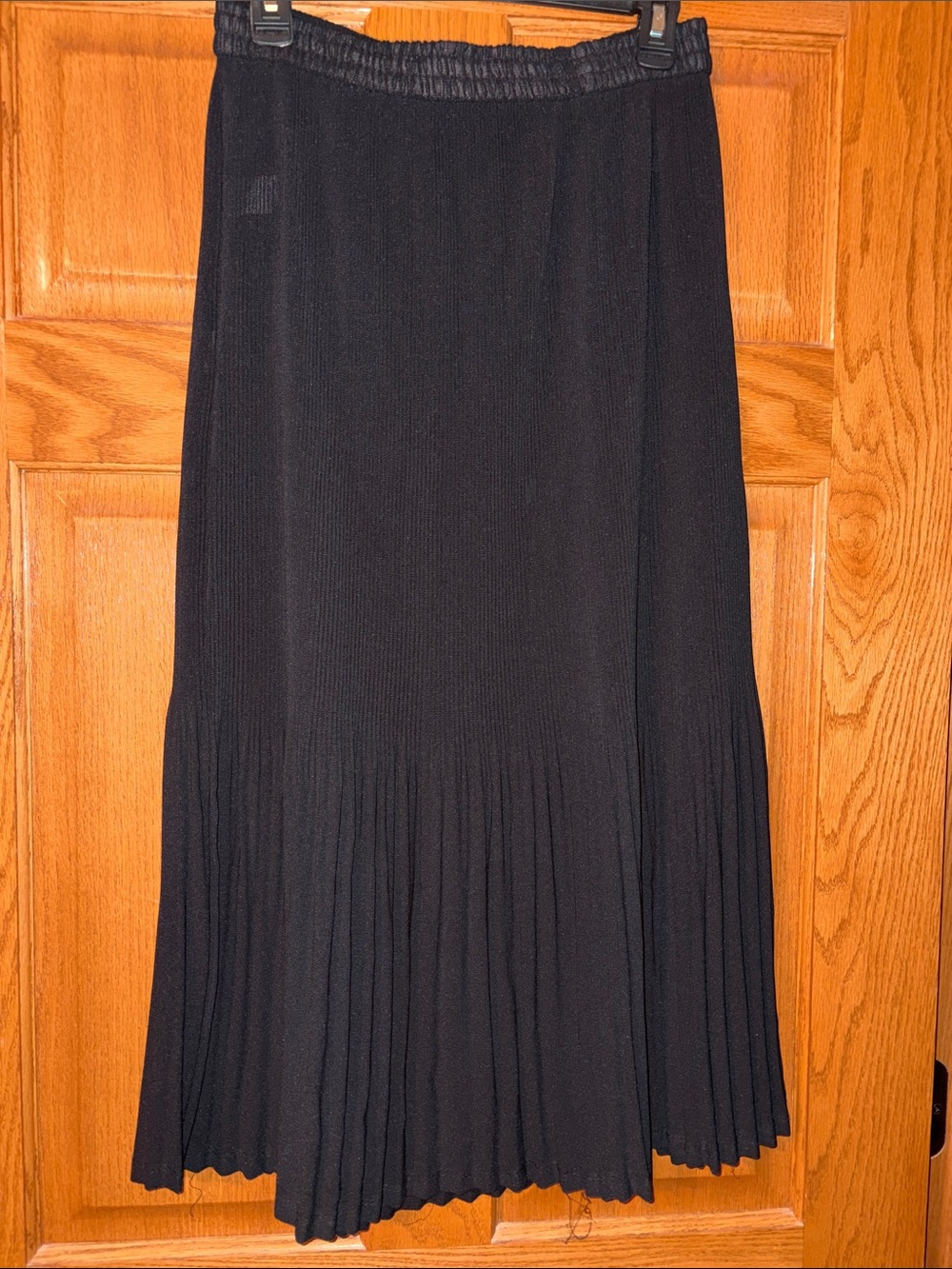 Women’s Vintage Black Pleated Midi Skirt with Elastic Waist